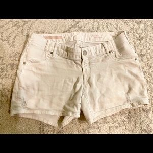 Gap maternity white shorts size 26R fits like 27R